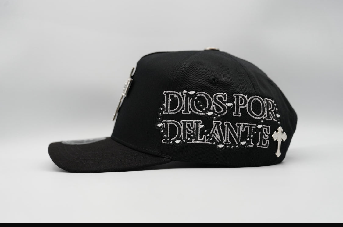 Dios Por Delante (Black/White)
